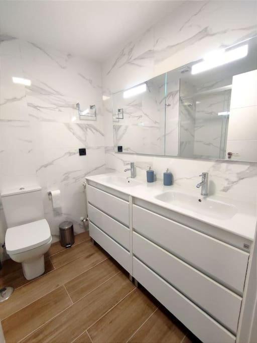 شقة Vivienda Alameda De Santiago سانتياغو دي كومبوستيلا المظهر الخارجي الصورة